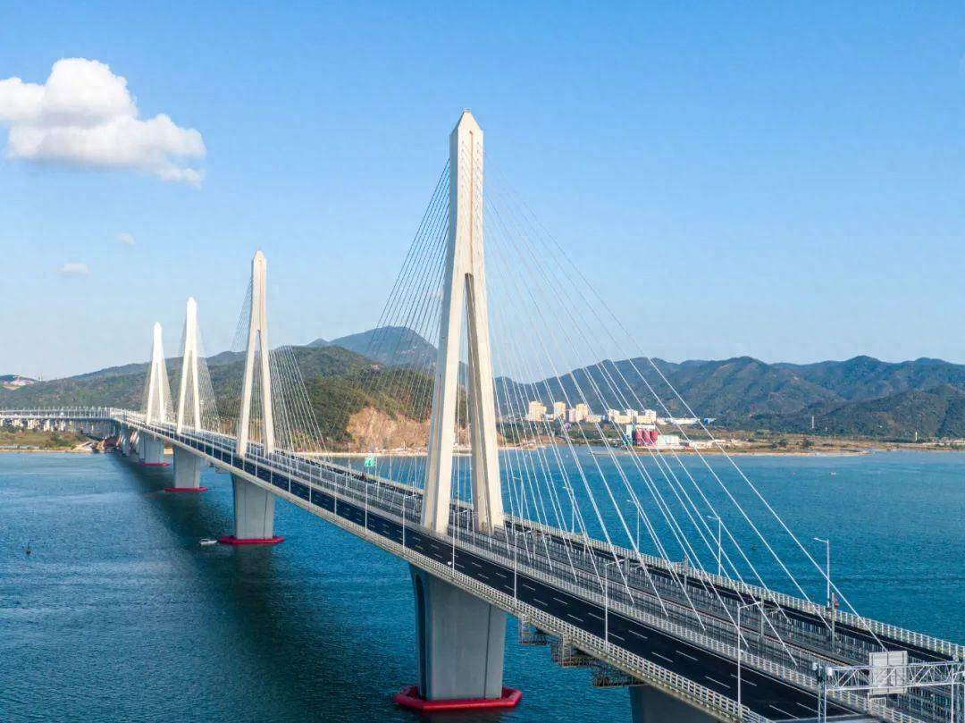 临近春节了,西区还在马不停蹄,就在2月3日,金海大桥一期,珠机城际二期