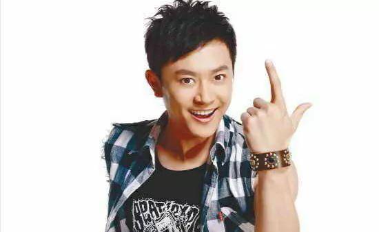 刚刚20出头的印小天,被赵宝刚导演看中,就与佟大为聂远黄晓明一同被称