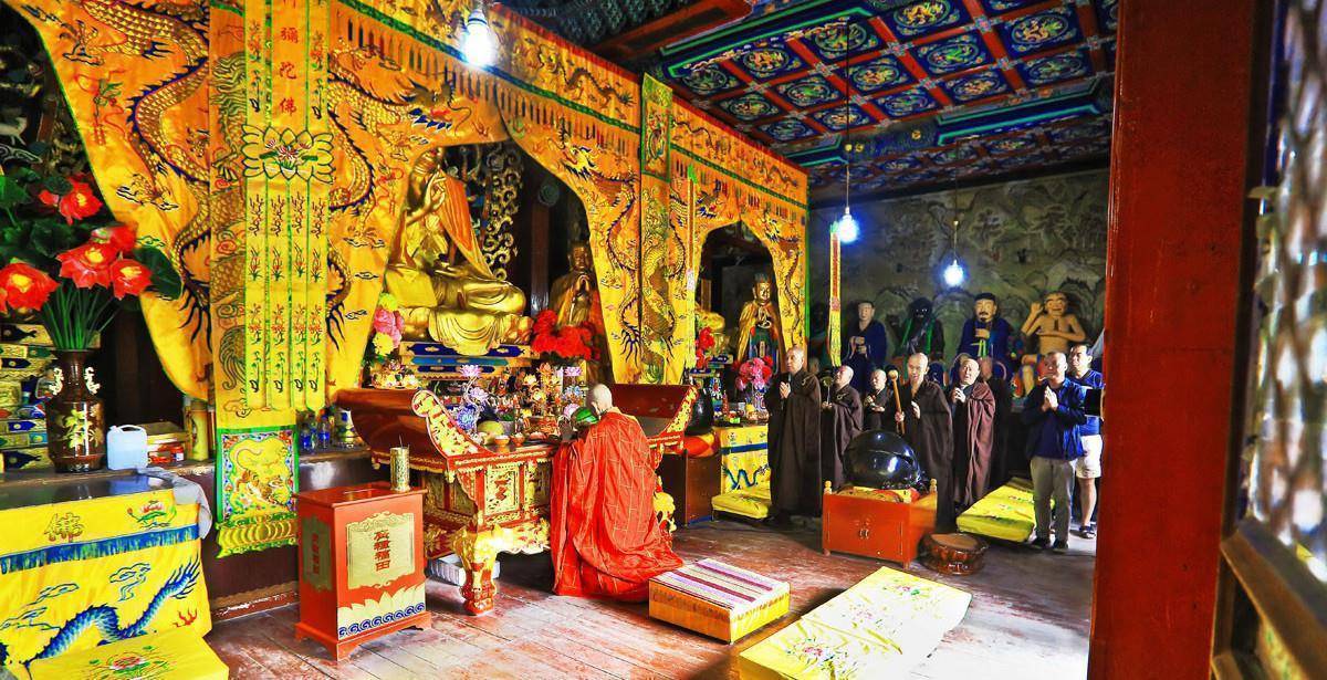 山西五台山这个寺庙,内有"中华第一石雕",因一口泉水而得名_龙泉寺