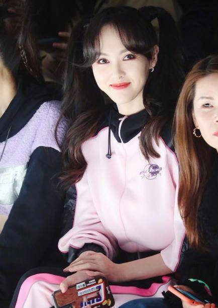 唐嫣晒双马尾自拍,37岁元气满满,甜美可爱似18岁少女_运动_样子_时候