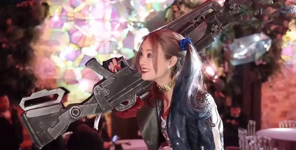 扎双马尾穿露肚脐装像傻妞,亲妈都认不出_造型_机车_girl