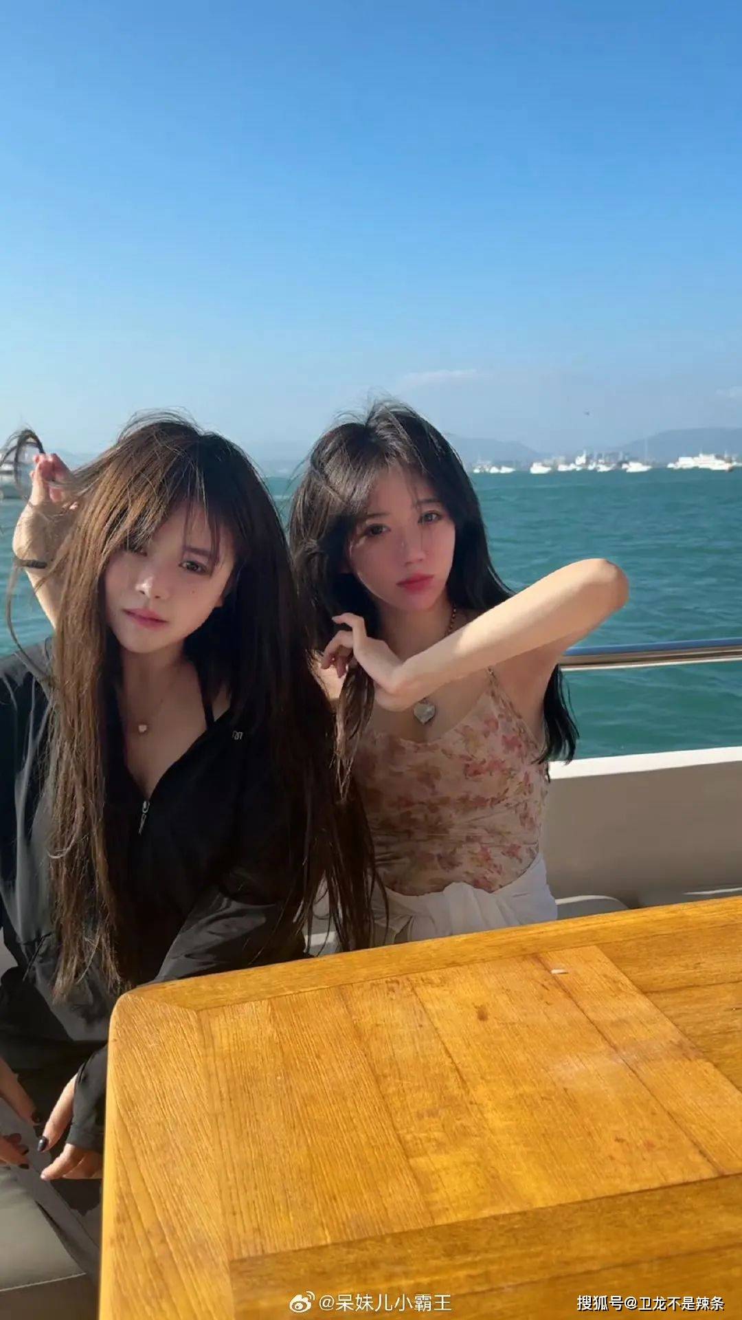 轩子巨2兔惊艳照流出;呆妹儿晒身材照真相竟是充气衣服?
