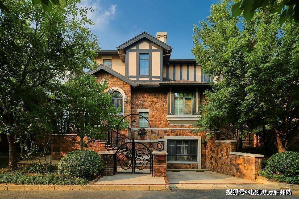 2) 京沈高铁开通运营,项目纳入首都半小时生活圈,成为密云别墅区**站