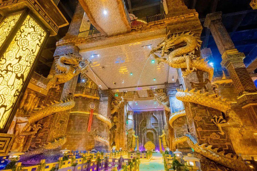 青铜山大峡谷以龙宫闻名,这座瑰丽神秘的宫殿吸引着八方游客.
