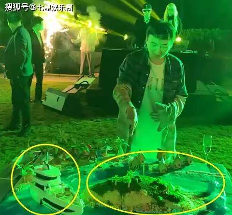 王思聪穿3万外套搂美女逛街,女方和前任是闺蜜,现任发文显伤感_小羽