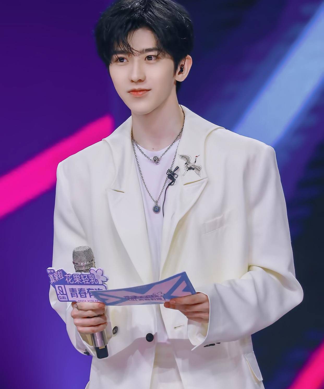 蔡徐坤加入跑男热度高,和宋雨琦强行凑cp_节目_官宣_嘉宾