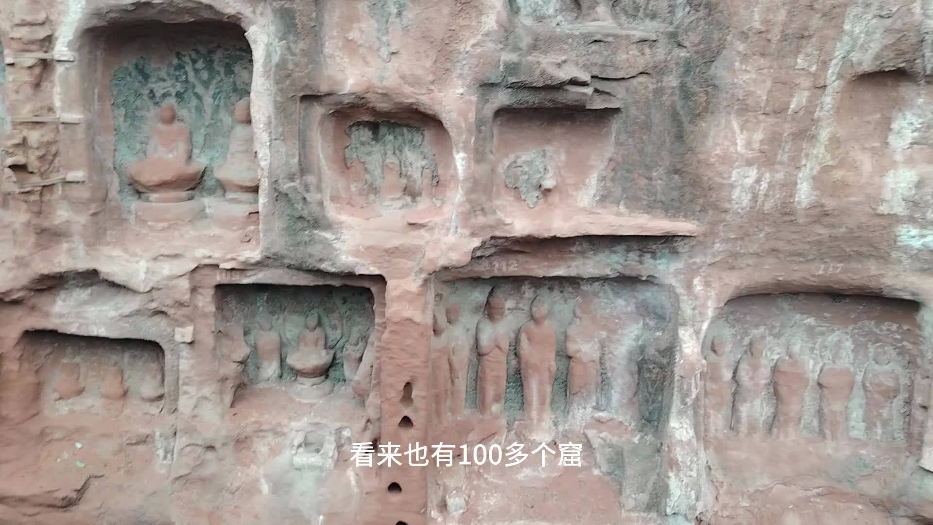 我到乐山大佛景区北门时,大雾弥漫,所以没有直接进门.