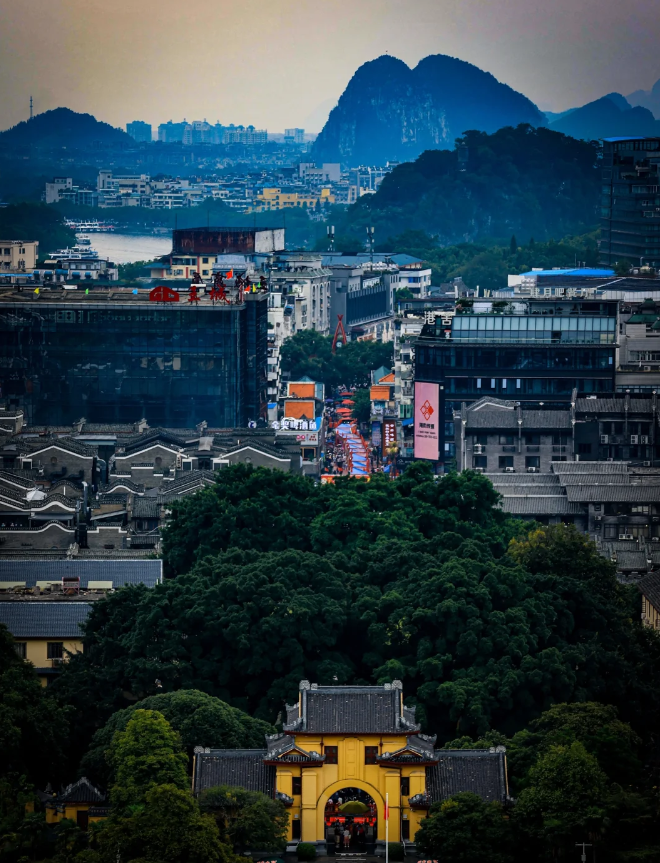 独秀峰王城景区探幽:历史与自然交织的桂林地标_魅力_美景_大地