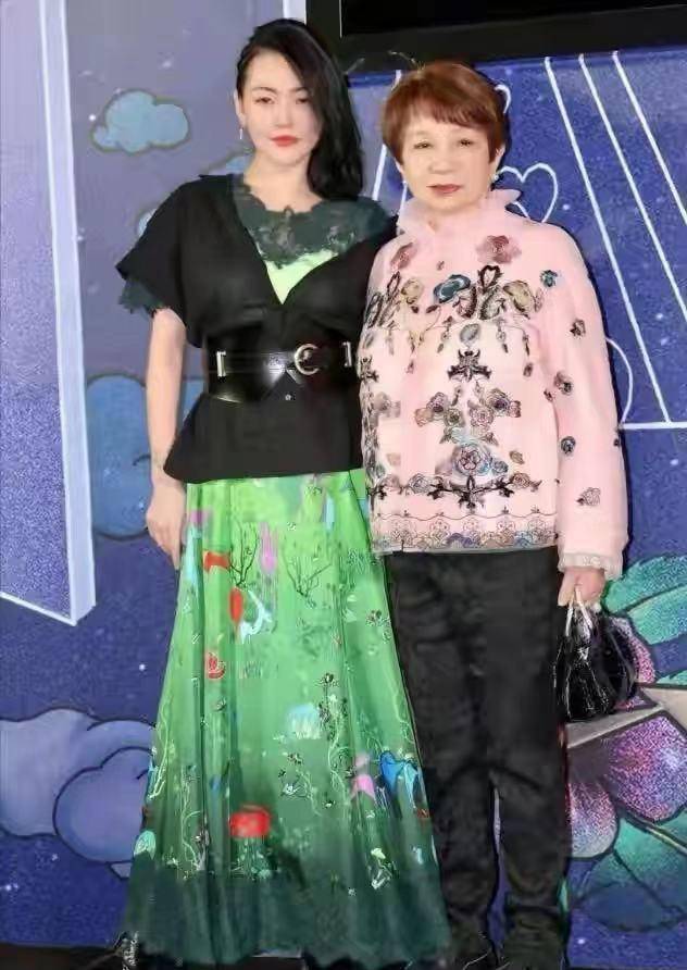 对于大明星来说,身材走样简直是时尚的绝缘体,小s的身高不算出众,如果