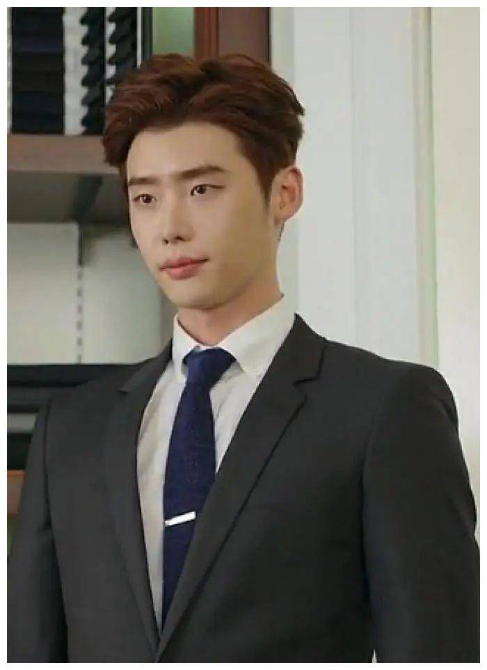 35岁李钟硕颜值崩坏,近照"网红鼻"格外抢眼,神似中国版"银角大王"