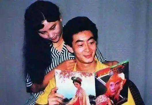 章同童,六小龄童的女儿,34岁还没结婚,网友感慨:哪个男生不喜欢呢?