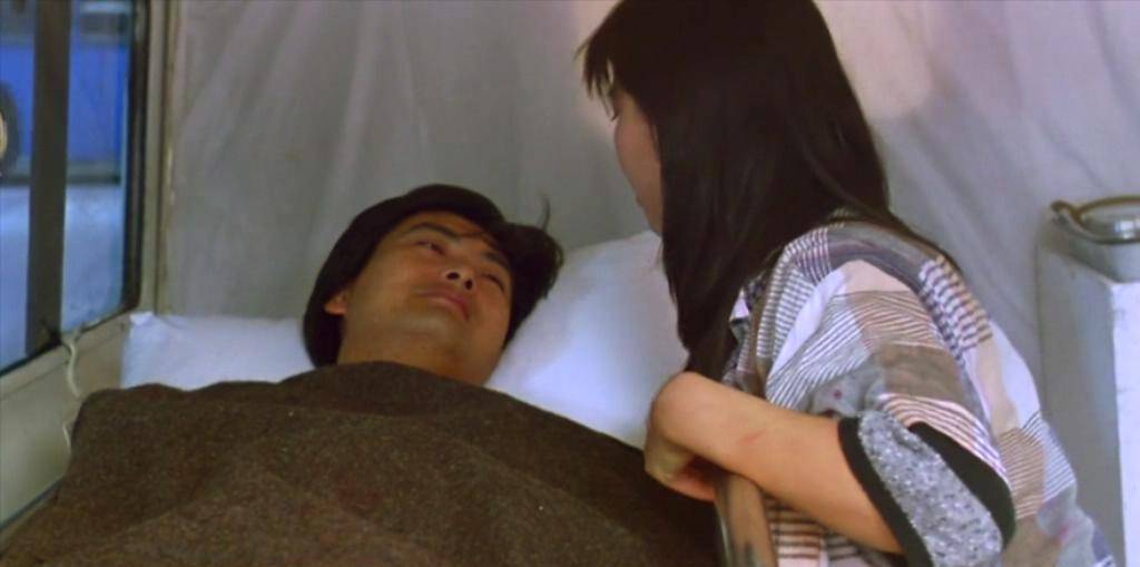 1986年,王祖贤与周润发首次合作,因一场侵犯戏备受争议_何定_影片