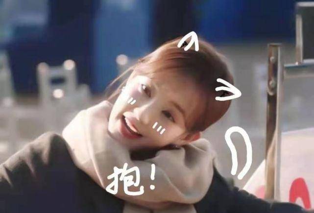 李一桐工作室讨论李一桐更像猫猫还是狗狗,几张侧颜却撞脸李沁?