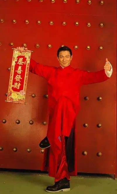 标题:大年初五,接财神与爱的共鸣-刘德华送财神的特殊寓意_日子_形象