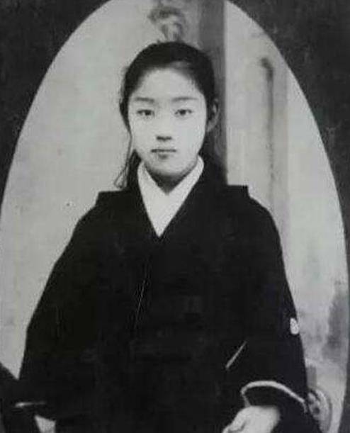 其实她生下的这名女婴算是康有为之后,但不是他的女儿,而是她