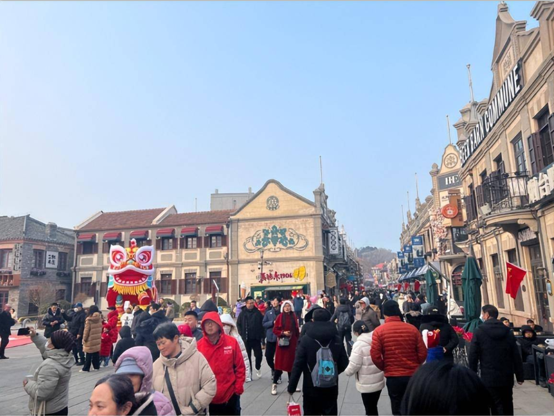 养马岛畔,启动山海不夜城春节期间牟平区的游客达到了17.