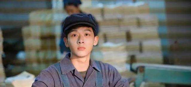 6张晚意肖央本人十分有才华,不光是在演艺界有许多作品,票房口碑双收