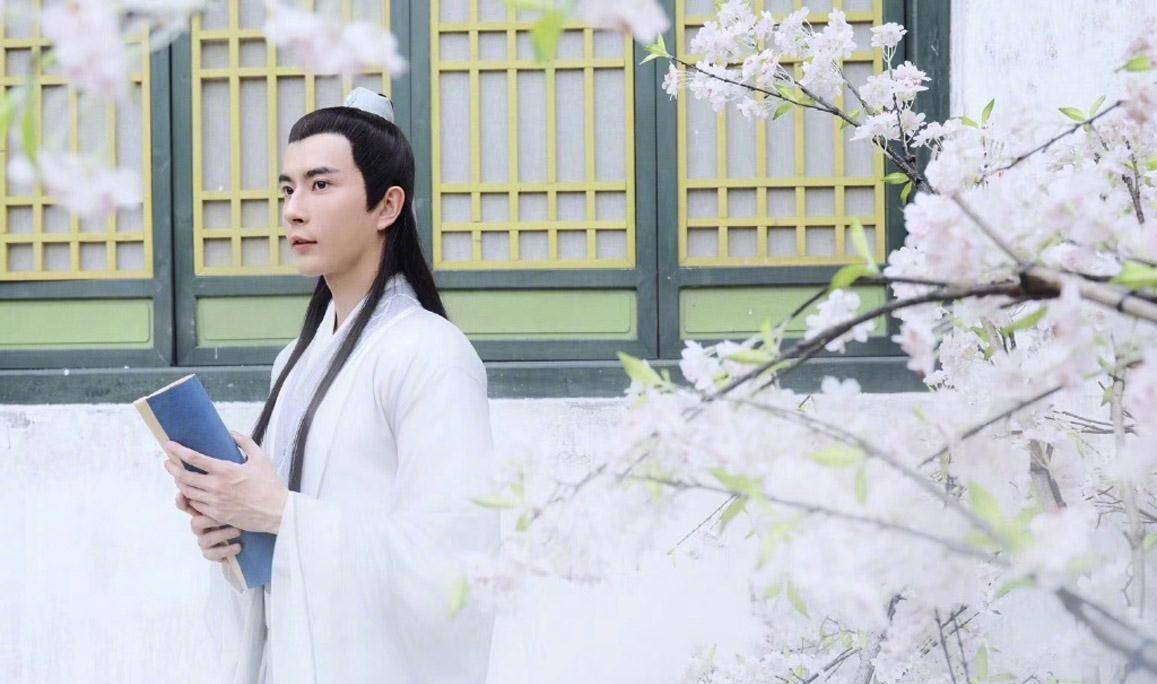 做饭功夫了得,在白娘子与许仙相处的日常之中,于朦胧就承担了日常居家