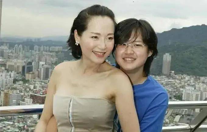 金马影后陷入婚姻骗局,脱身再嫁亦不顺遂,晚年女儿又爱上同性_恬妞