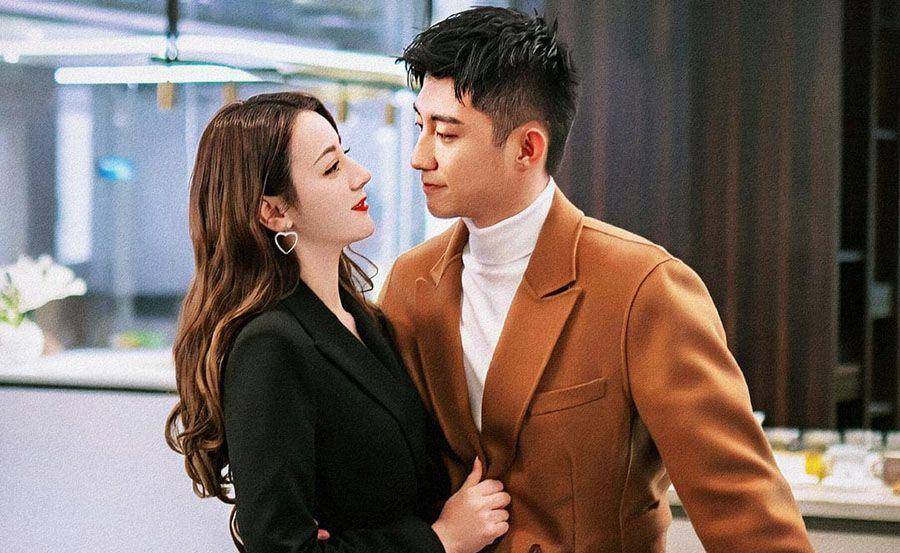 或许是因为迪丽热巴和黄景瑜的工作行程有些重合,所以本来只是剧里