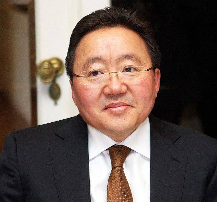 2010年,蒙古国总统额勒贝格道尔吉颁布了恢复和扩大回鹘蒙文使用的