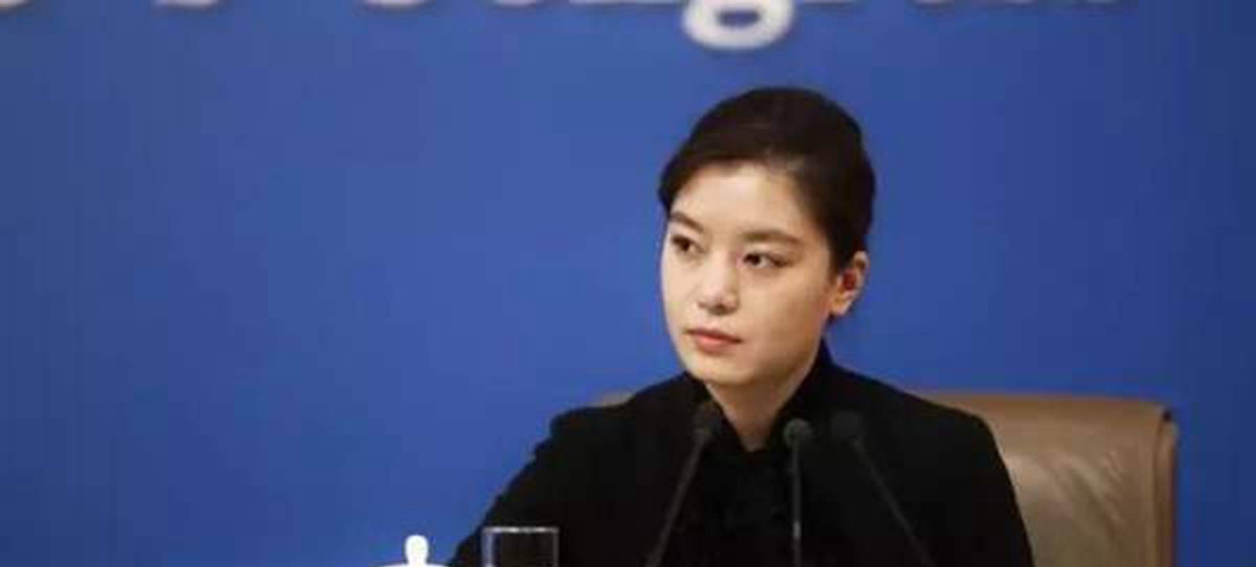 中国"第一美女"翻译官,一翻眼会场立刻安静,从没看她笑过_工作_张京