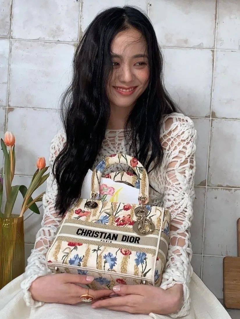 热门中长发发型分享,时尚减龄不挑脸型_气质_造型_高层次