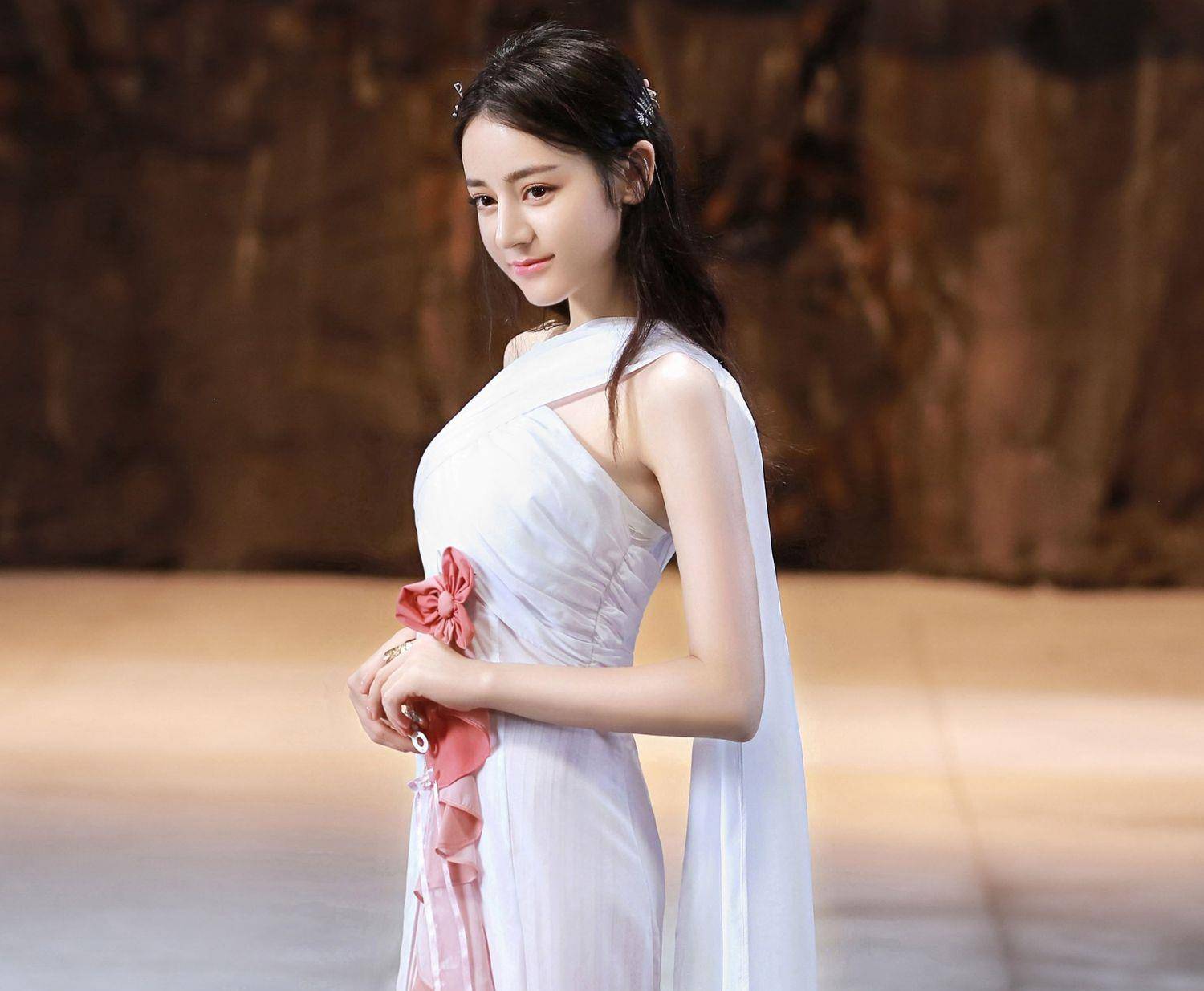 因气质太好无人敢搭戏,只好自己反串出演后羿_迪丽热巴_窦骁_电影