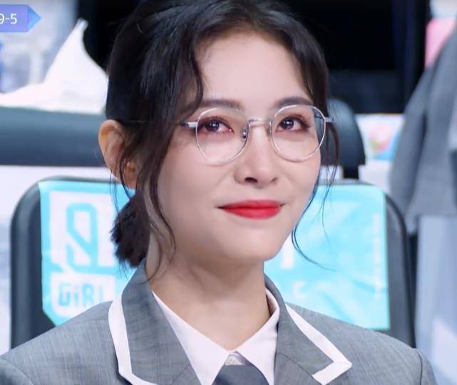 许佳琪名次掉到第7难过哭了,有谁注意刘雨昕的反应?