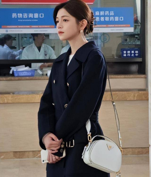 气质出众皮肤白皙,状态宛若18岁,陈晓好福气_金晓_明星_网络