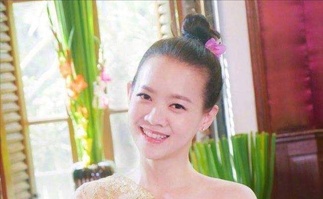 曾志伟女儿:和男友17年不结婚,50岁已戴上老花镜,被调侃像老妪_曾宝仪