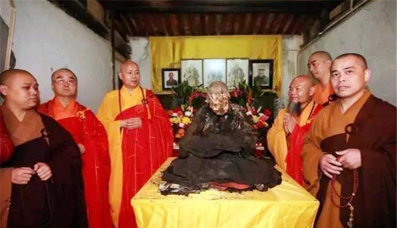 河南古寺发现神秘地宫,内有一高僧枯坐千年,专家:疑似日本人_法王