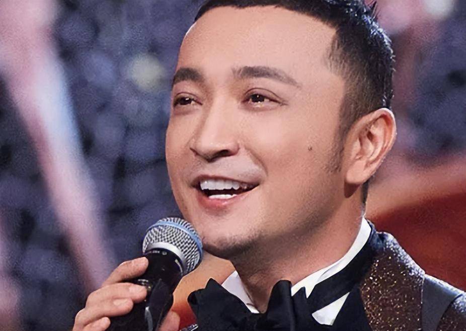 40岁尼格买提因"穿帮"火出圈,离婚后心有不甘,深夜伤感发文_婚姻