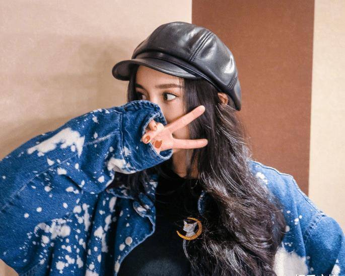 刘亦菲腹肌照被热传后,33岁杨幂也秀美照,粉丝激动不已_身材_健身_花