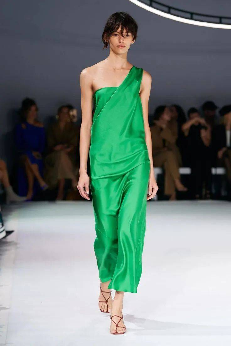 春天穿绿色,时髦又吸睛!_气质_感觉_色调