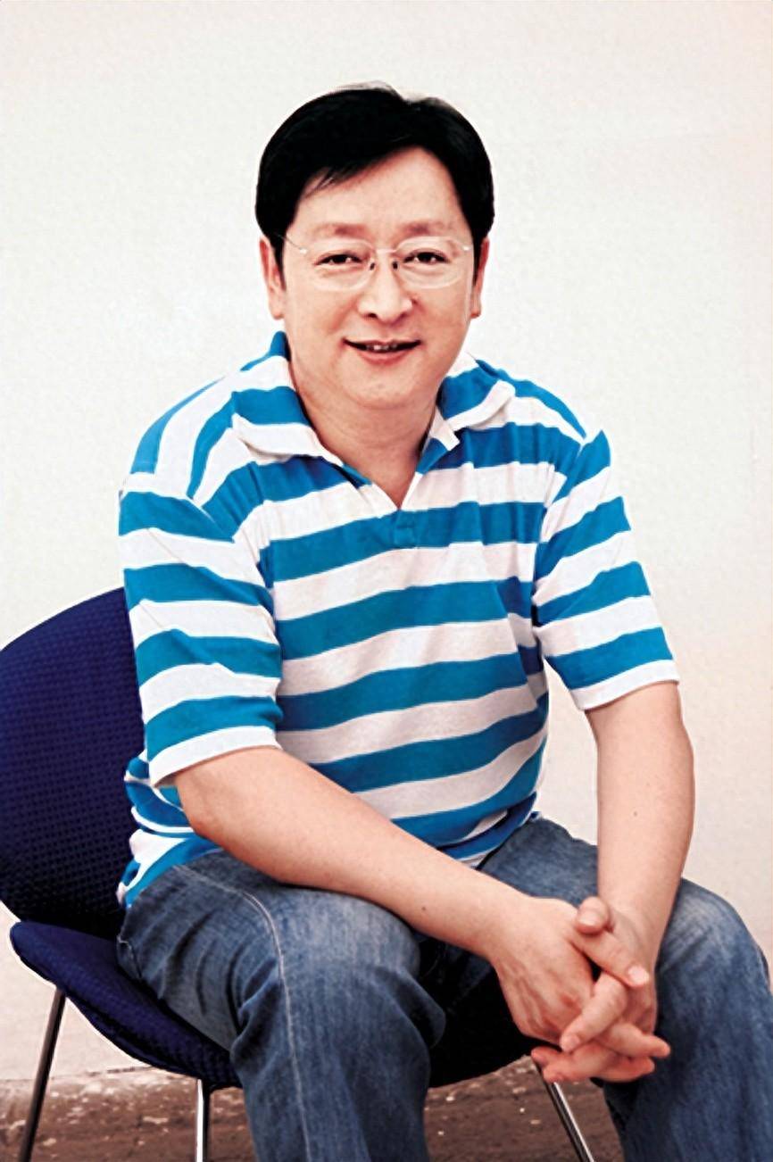 《常回家看看》戚建波:作品让无数歌迷落泪,妻子降服他有绝招