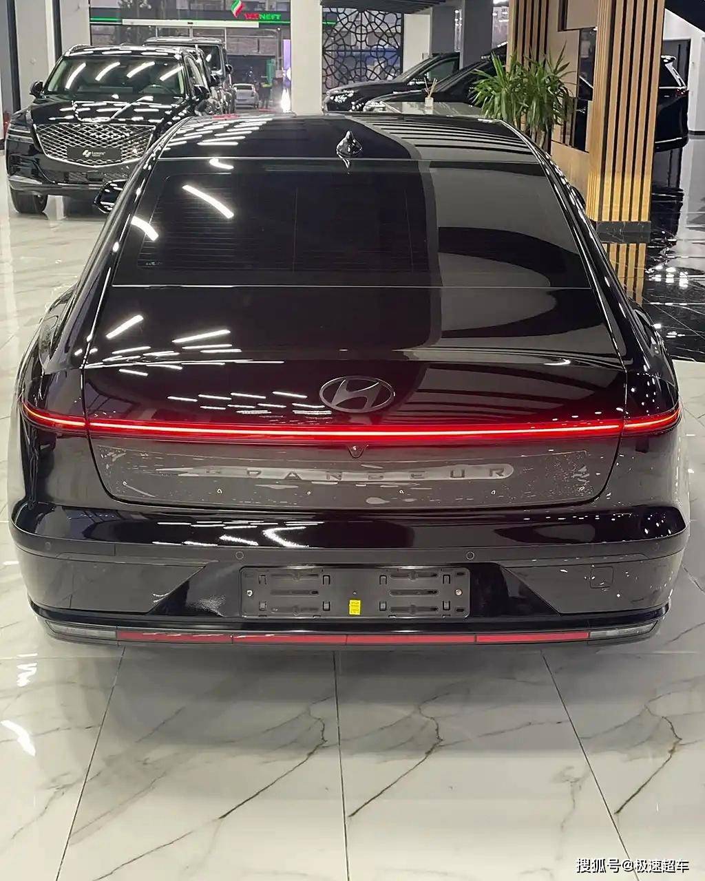 新款雅尊:现代汽车品质与设计的极致展现,优雅与动感的完美平衡_搜狐