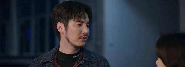 结合丁野对记者的敌意和方明宇对黄樱子的愧疚,我对蓝一飞的死大胆