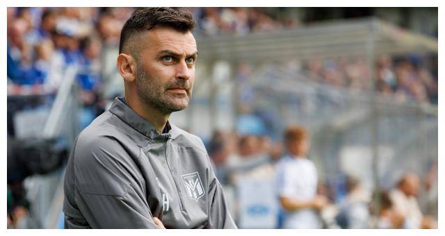 曼联队长透露新攻击方式,德国传奇老帅回归槌头悬空_进攻_进行_主帅