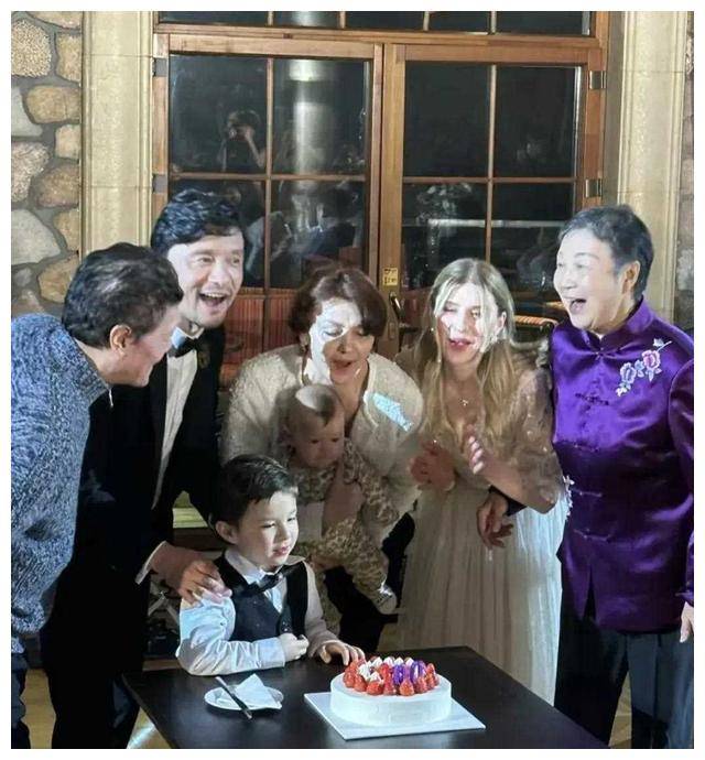 谢晖情人节婚礼喜携前妻佟晨洁闺蜜和范志毅林栋甫共襄盛举_爱情_记忆