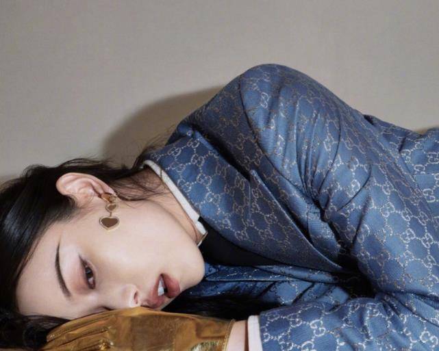 倪妮晒纯素颜照眉毛成亮点,网友的一句话太扎心,没想到倪妮的回复更扎