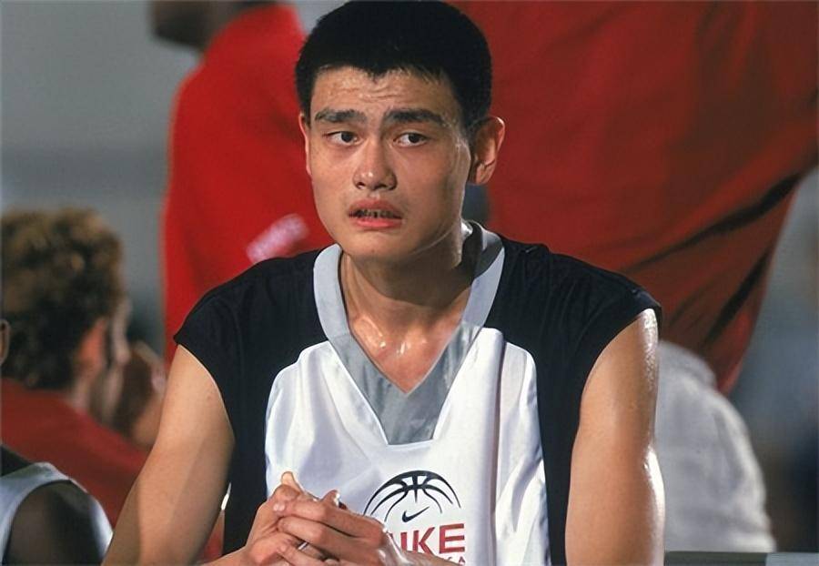 13岁女儿2米身高抢镜,国籍问题引争议_叶莉_篮球_nba