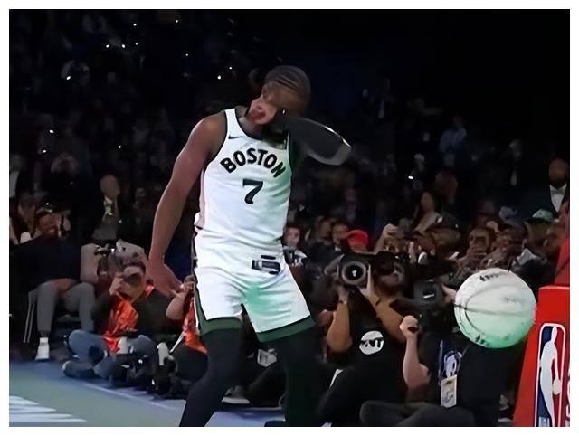 全明星赛尴尬瞬间:利拉德,布朗,和评委丢人!_比赛_参赛选手_大赛