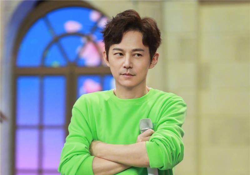 何炅收粉丝送的金条?高情商回应并表明态度,不在乎面子拒收一切礼物.