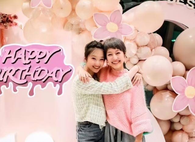 娱乐圈的"潜规则",已在"繁花三美"身上显现_唐嫣_麦莉_女儿
