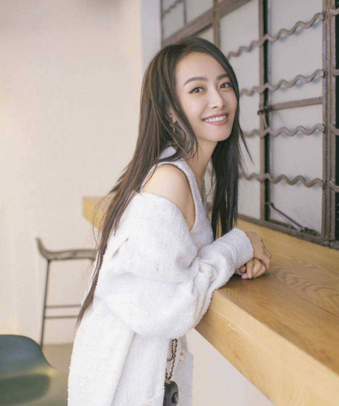 宋茜晒美照,原以为会很美,却因为小粗腿被嘲土味十足_照片_吐槽_时尚