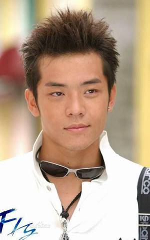 王心凌渣男前男友跟媒体讲王心凌17岁已不是初夜,还曝光私密照_范植伟