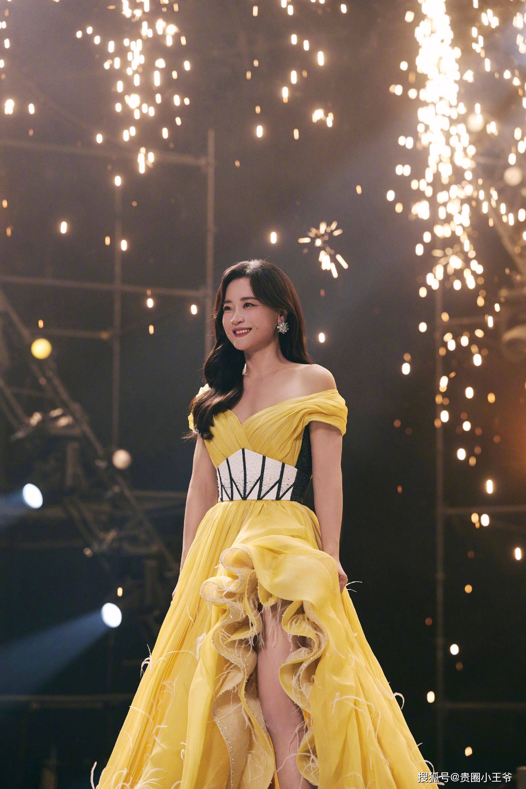 "一胖毁所有"的4位女星,年轻时惊为天人,现在成了"土肥圆"_身材_张延