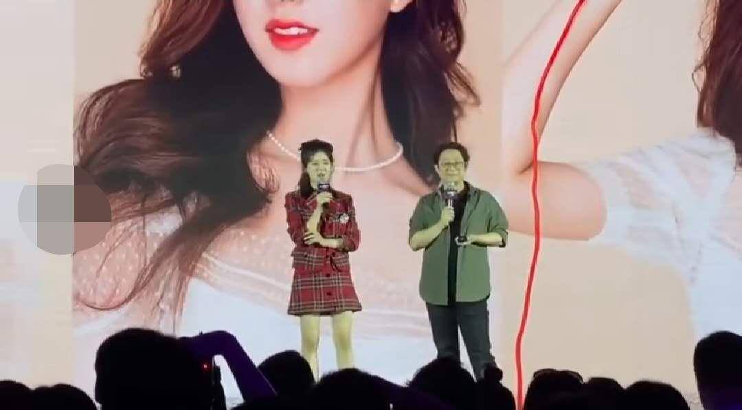 现身综艺发布会,生图比精修胖了一圈_照片_观众_电视剧