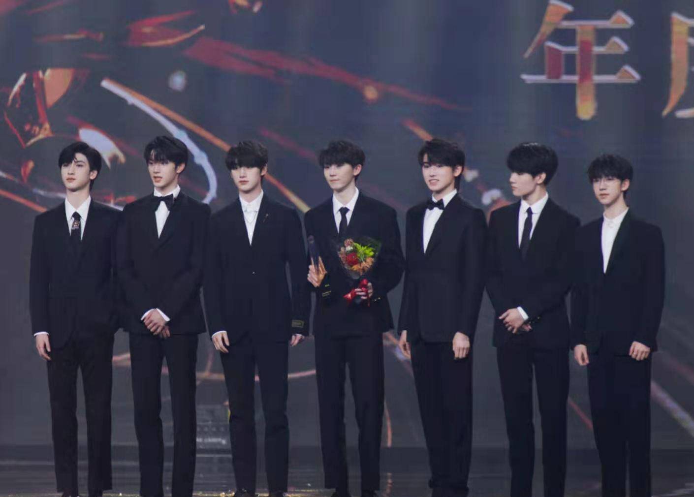 刘耀文撞脸王俊凯,粉丝都被照片骗到,不愧是李飞选中的男人_实力_长相